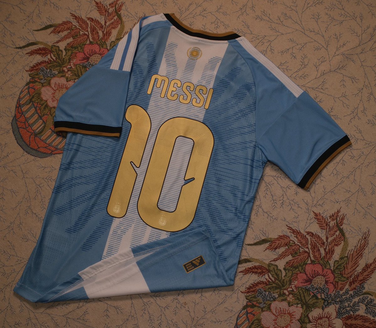 45MinStore's tweet photo. THE LAST DANCE!

THE GOAT 🐐

MESSI 10

S,M,L,XL,2XL

45Minutes Mwenge Flagship https://t.co/GX9LpNV9Y9