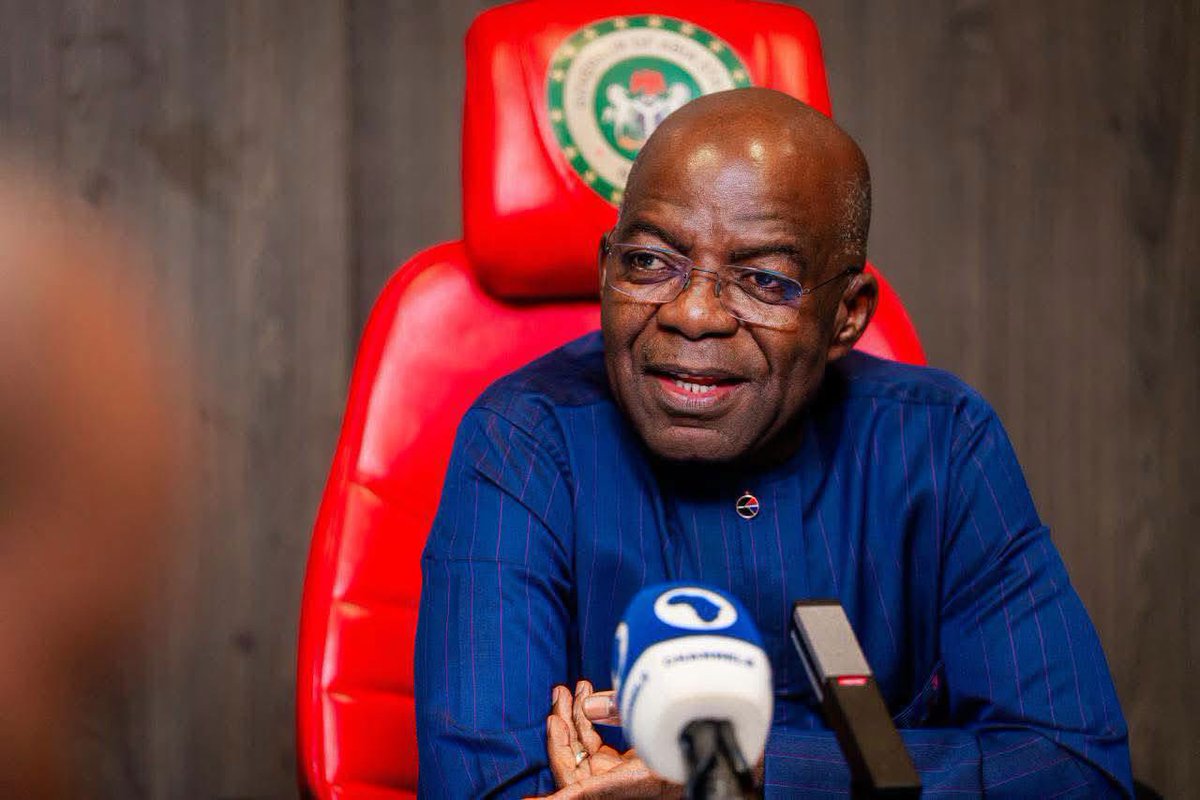 GeneralSnow_'s tweet photo. Alex Otti, who has been heavily praised for his excellent administration in Abia State, came under attack in the same proportion yesterday.

This goes to show one thing: the moment you align with Tinubu and his values, you become public enemy number one.

There are no sacred cows here. I will never align with you if you choose to praise my oppressor. No!

We are not APC, and there is freedom here. Nobody is above criticism. When it comes to associating with Tinubu, there are no sacred cows. We go drag you!

However, I saw Theo and even some ADC people pushing the narrative that Alex Otti is a one term governor. 
Na madness dey worry una!

Alex Otti go do him 8 years wella, and if he continues to publicly support Tinubu, we go dey drag am!