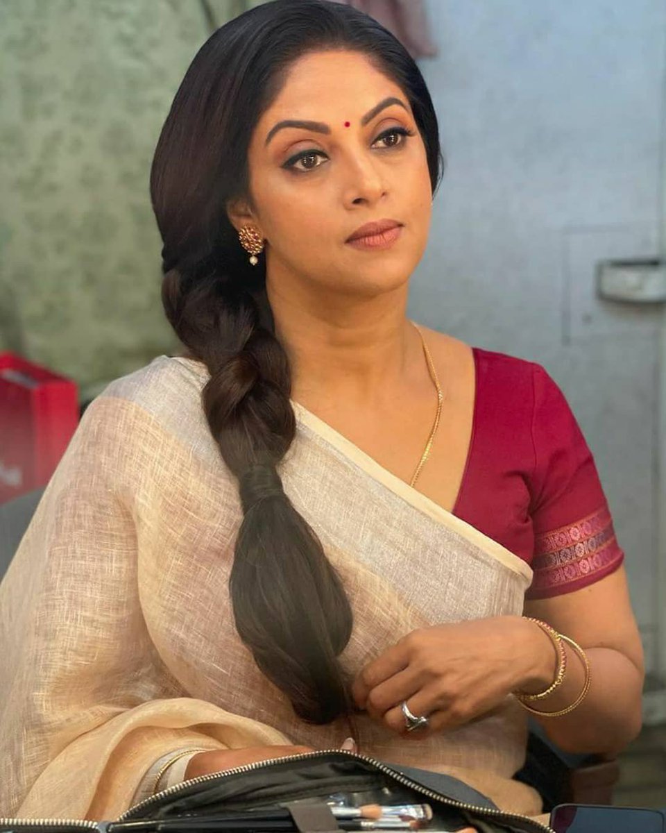 dv_ab24394's tweet photo. HBD 🎂🍰🥳 TO NADHIYA 🎉🎉🎉
#Nadhiya 
#indianactress #actressgallery https://t.co/2RbI14iAX1