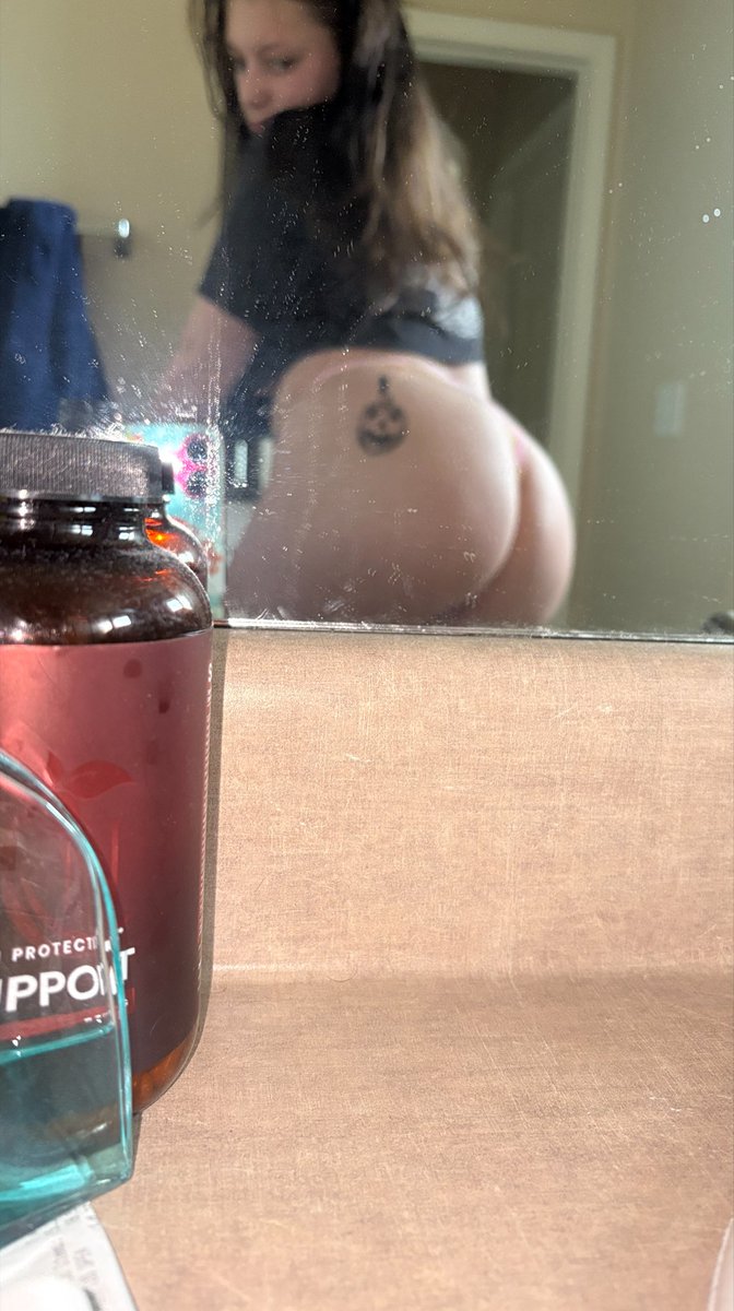 princess_teaaa_'s tweet photo. selling nudes babes !! #SellingConent #sellingnudes #OFgirl #sellingcustom #slutsofsnapchat #selling https://t.co/HRJ15DTmY8