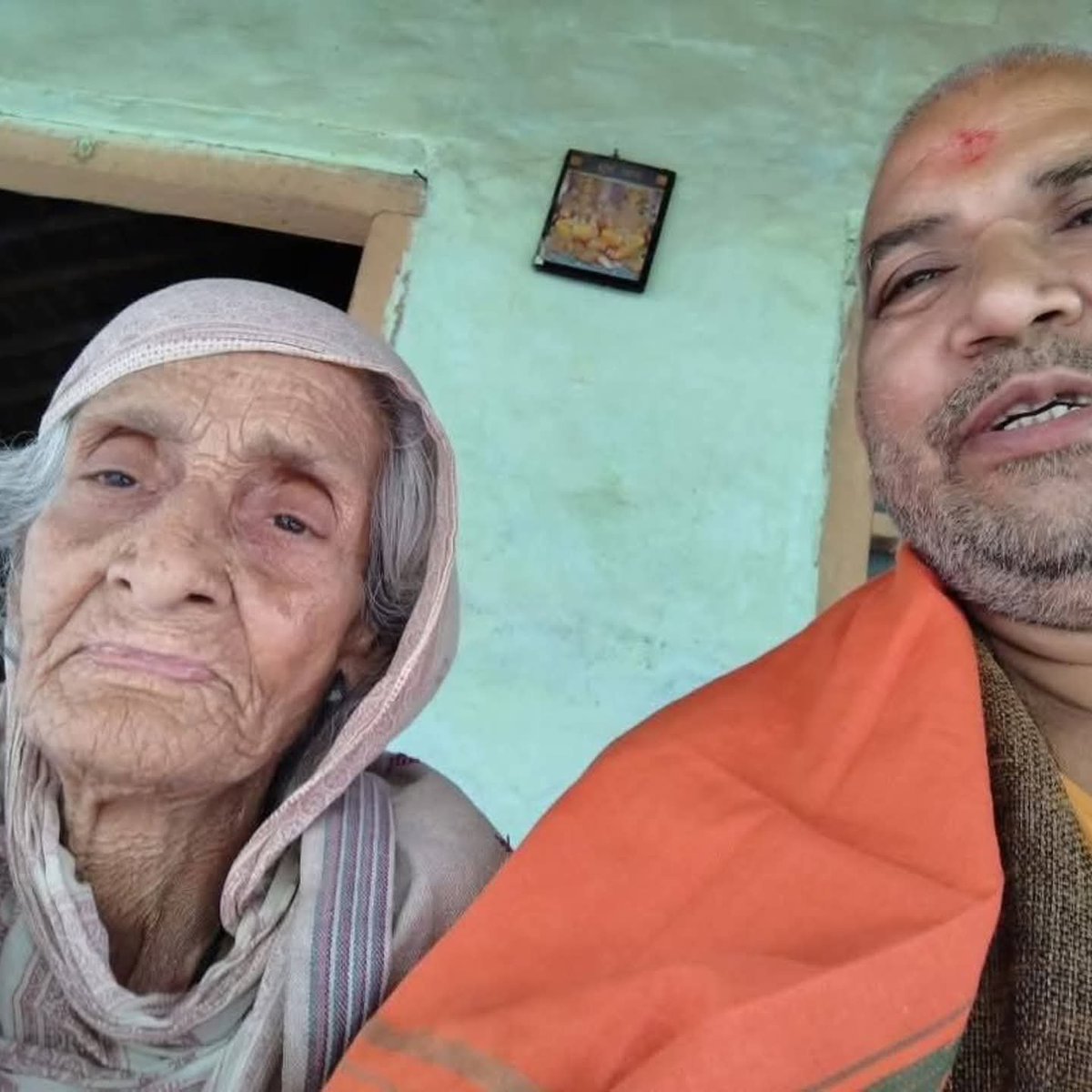 gopaljha_bjp's tweet photo. बड़की काकी (ताई) जिन्होंने एक हमारे जैसे अनेकों परिवार के बच्चों को अपने प्यार और आशीर्वाद से बड़ा किया   उनके पहले पुण्यतिथि पर उन्हें कोटि कोटि नमन व प्रणाम उनकी याद भूलने वाली नहीं है https://t.co/xPoUBcTBjM