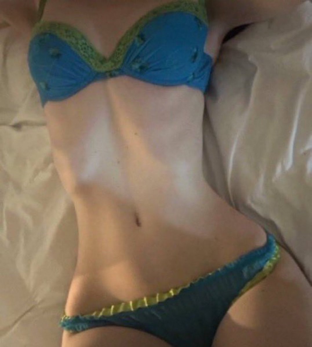 strwberribunii's tweet photo. very unfeminist of me but a large factor contributing to my ana is a desire to BE desired by the guys (and girls) i like. to strip infront of someone and look like this is something i want more than anything. https://t.co/h4s8jbETeh