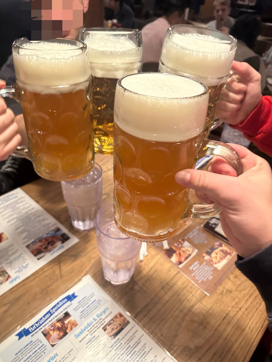 edwardlitchfiel's tweet photo. Prost! #HofsFridays https://t.co/2xabBceeJX