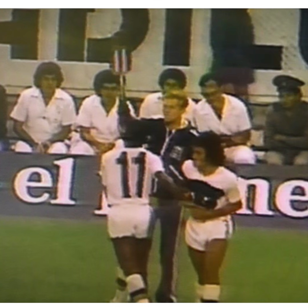 hugosanchez_9's tweet photo. Hoy, a 50 años de mi debut, me permito tomar prestadas unas palabras de Picasso y hacerlas mías, con orgullo y, sobre todo, con profunda gratitud por todo lo que el futbol me ha dado. ¡Gracias por acompañarme en este camino! #Hugol https://t.co/qlFKCXudCf