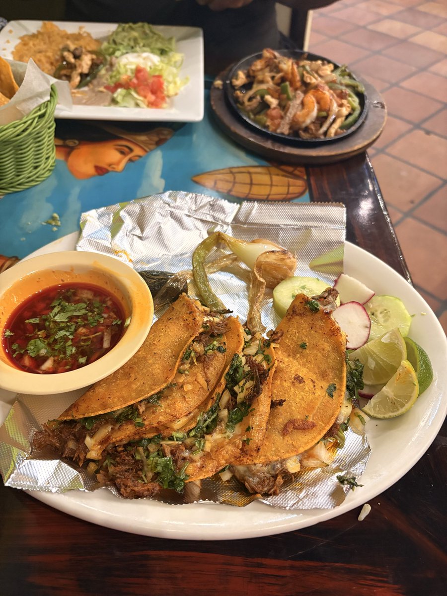babytee96's tweet photo. el patron wassup https://t.co/olyPjW82Br