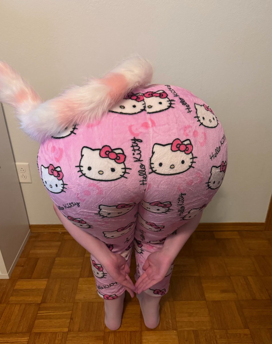 fawningfortwo's tweet photo. Mad mew mew says 💗 https://t.co/mVJKddQRW1