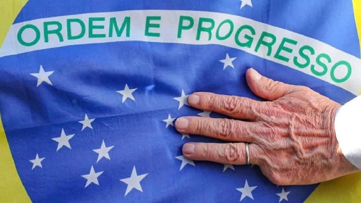 MottaTarcisio's tweet photo. Brasil, país dos trabalhadores.
É Lula 13! https://t.co/448ppsGN80