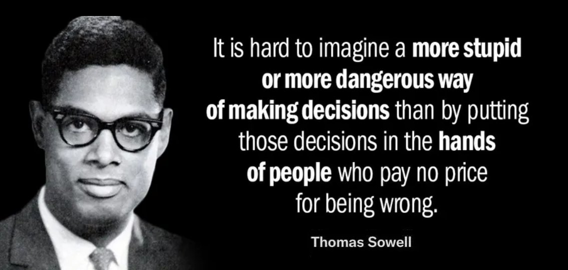 Per_Laber's tweet photo. Med det sagt, skulle jag hellre bygga ett samhälle med 1 Thomas Sowell än 100 Ulf Kristersson. 

Det är inte gener som motiverar och binder samman människor, som skapar lojalitet, inte ens kultur, tradition eller geografi. Det är värderingar. 

Hotet mot Sverige som land och nation kommer inte från DNA, det kommer från absurda människor med sunkiga värderingar, och de klart flesta av dem har svenska gener.
