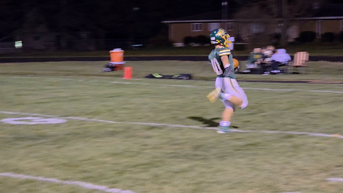 EdgarFootball17's tweet photo. Edgar forces another punt. The Wildcat score quickly again, a 53 yard TD run has the Wildcats leading 36 to 0 with 5:07 left in regulation.#WildcatPride https://t.co/s6eVR8yKdH