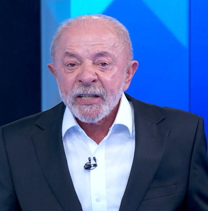 poptime's tweet photo. Lula: "O pai dele [Flávio] disse que quem ia tomar vacina ia virar gay, virar jacaré." https://t.co/dw1fU2nyjs