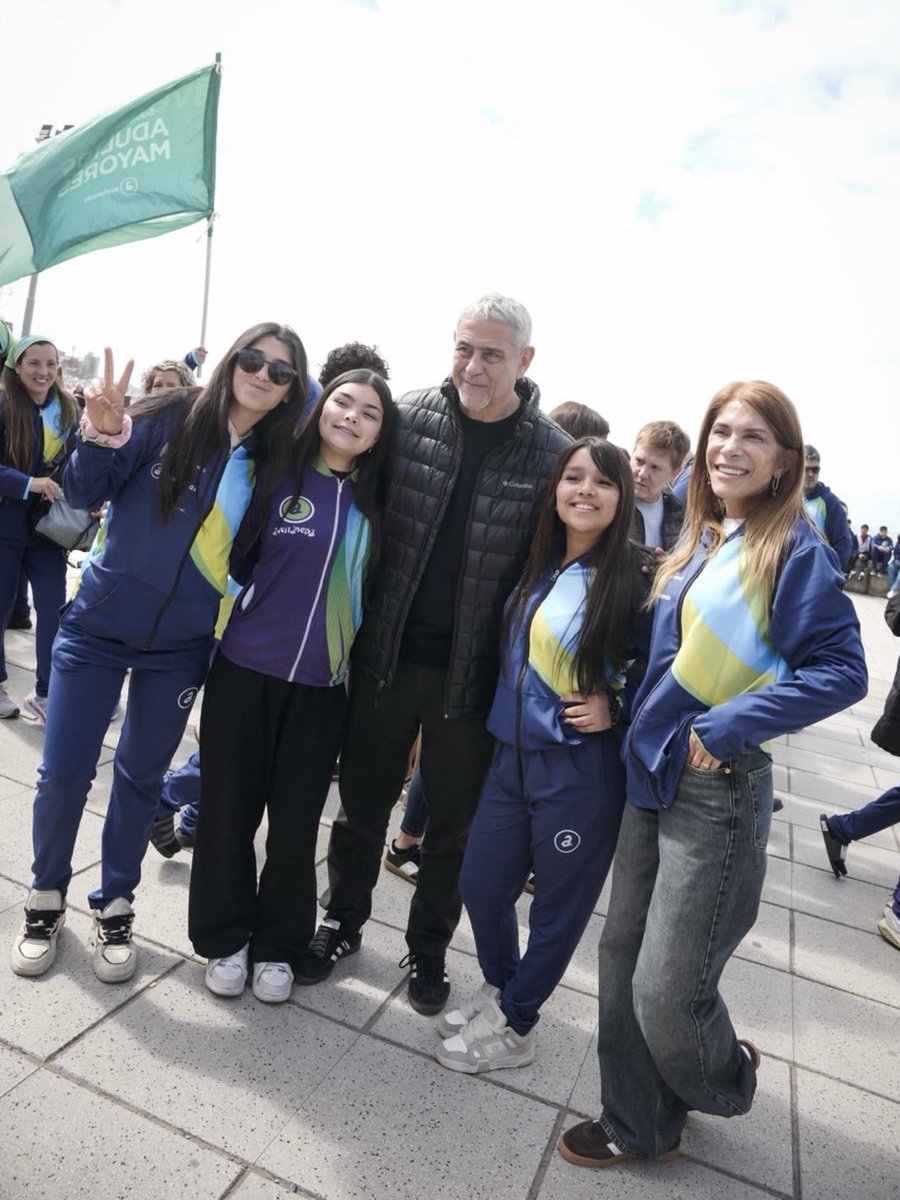 magdysierra's tweet photo. 🏆🥉 | ¡AVELLANEDA TERCERA EN LOS JUEGOS BONAERENSES 2026!

¡Qué orgullo enorme! Nuestra delegación logró el podio y consiguió el tercer puesto en el medallero provincial, con 35 medallas de oro, 12 de plata y 10 de bronce. ❤️

Felicitaciones a las más de 340 vecinas y vecinos que nos representaron en Mar del Plata en esta instancia de finales y a cada profe que acompañó, enseñó y alentó durante todo este camino.

Este resultado es parte de un crecimiento que venimos construyendo año tras año, con una comunidad que encuentra en el deporte y la cultura espacios para desarrollarse, compartir y superarse.

Pero más allá de las medallas, lo que más me emociona es verlos disfrutar, hacer amistades, acompañarse y llevar con tanto amor la camiseta de Avellaneda.

Gracias por tanto esfuerzo, compromiso y alegría. ¡Son un orgullo para toda nuestra ciudad!

¡Vamos, Avellaneda! 🫂💜