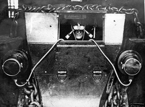 Tank_Archives's tweet photo. Soviet development of night vision prioritized tank drivers. #OTD in 1942 after an experimental batch of devices for drivers was deployed, an order was given to develop night sights for gunners. This work was not finished by the end of the war. #tanks #history #WW2 #WWII https://t.co/wKPkx2k7oZ