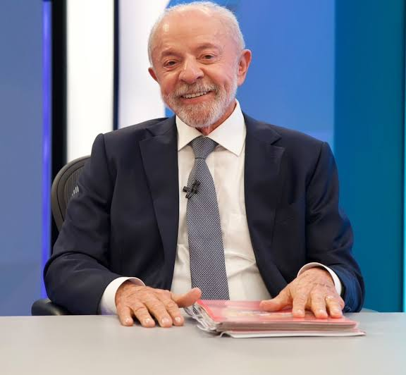 stagepopbr's tweet photo. O site "Verifique os Fatos" aponta que Lula tem 96% de aproveitamento em checagens de fatos, enquanto Flávio Bolsonaro apenas 22%. https://t.co/bSh7W01xIN