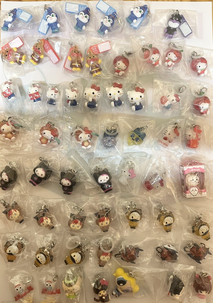 toushira_a's tweet photo. 【譲渡】めじるしアクセサリー
譲：画像1〜3枚目（サンリオ/ドキンちゃん/カレーパンマン/アンパンマン/マイメロ/クロミ/シナモロール/NARUTO/チェンソーマン/ブルロ/ちいかわ 等）求：定価＋送料
・まとめて優先 ・返信にお時間頂く場合有 ・検索からもフォロー後DMへお気軽にどうぞ📮
#譲渡 https://t.co/ILmQYt76RB