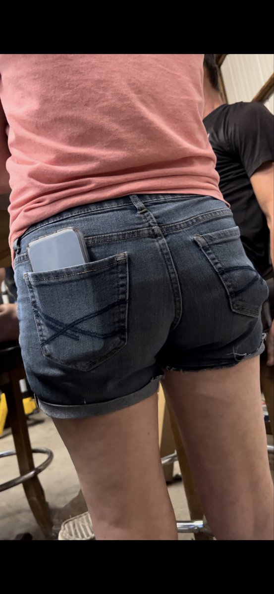 tomkshsb's tweet photo. #candid #consensual #ass #candidass #creepshot #submission #mom #wife https://t.co/dOxdFOEmjB