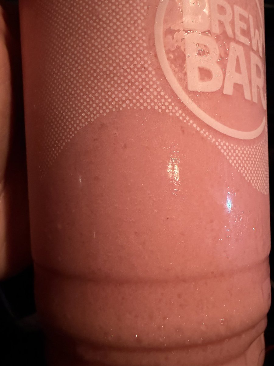 ZeroSyndicate's tweet photo. Thought I’d try an A&amp;W strawberry milkshake in Canada. They hand me this and it’s definitely got ice in it. I ask, “did you give me a smoothie or a shake?” They said shake… after bro complimented my fit too😭!

Yall is this a milkshake!? https://t.co/TBHrPSEtYv