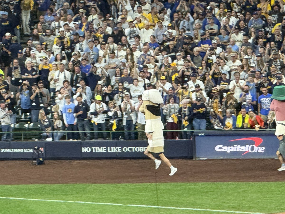 hunterbonair's tweet photo. The winner of the first ever World Series Sausage Race is…the Italian Sausage!

Took the lead early and was determined to get the Game 1 victory.

Great race to begin the Fall Classic. https://t.co/vTj0Z7yB58