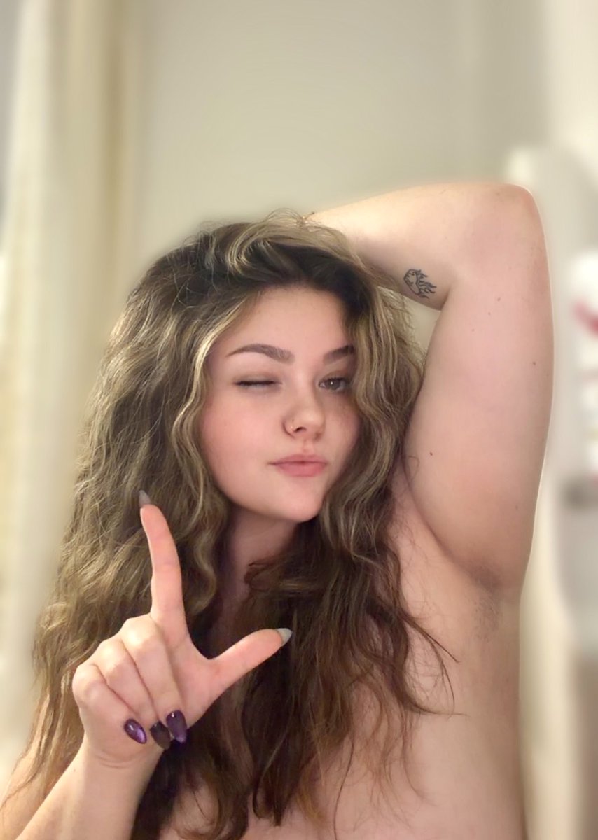 FindomValorie's tweet photo. Always losing to my armpits https://t.co/LITqWfsnWN