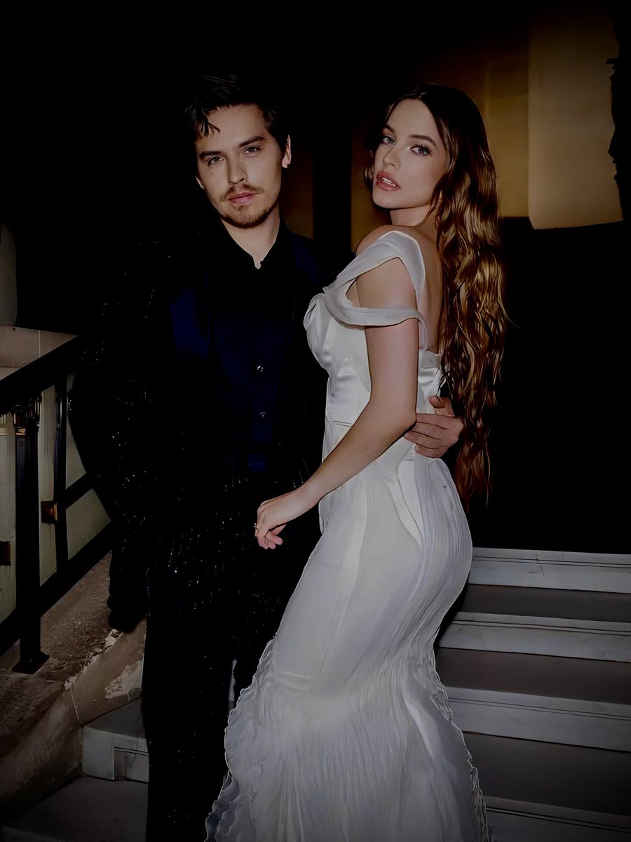 vieslunee's tweet photo. “Hello, feyre darling.” https://t.co/9rtQEvXptf