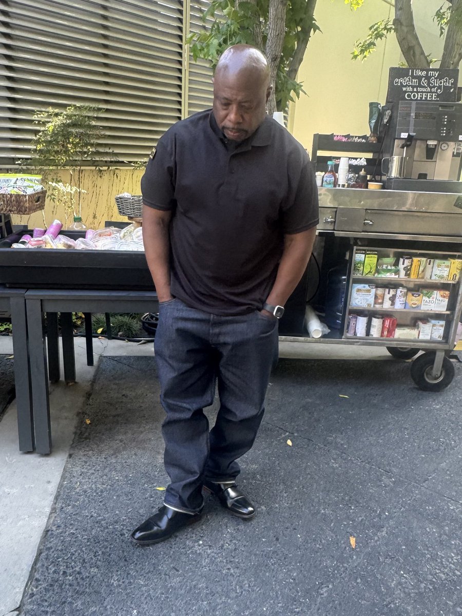 LadePlatinum's tweet photo. WC of WC And The Maad Circle/Westside Connection teaching me about the art of the los angeles pants crease

📸: me https://t.co/OGFbFnOSiq
