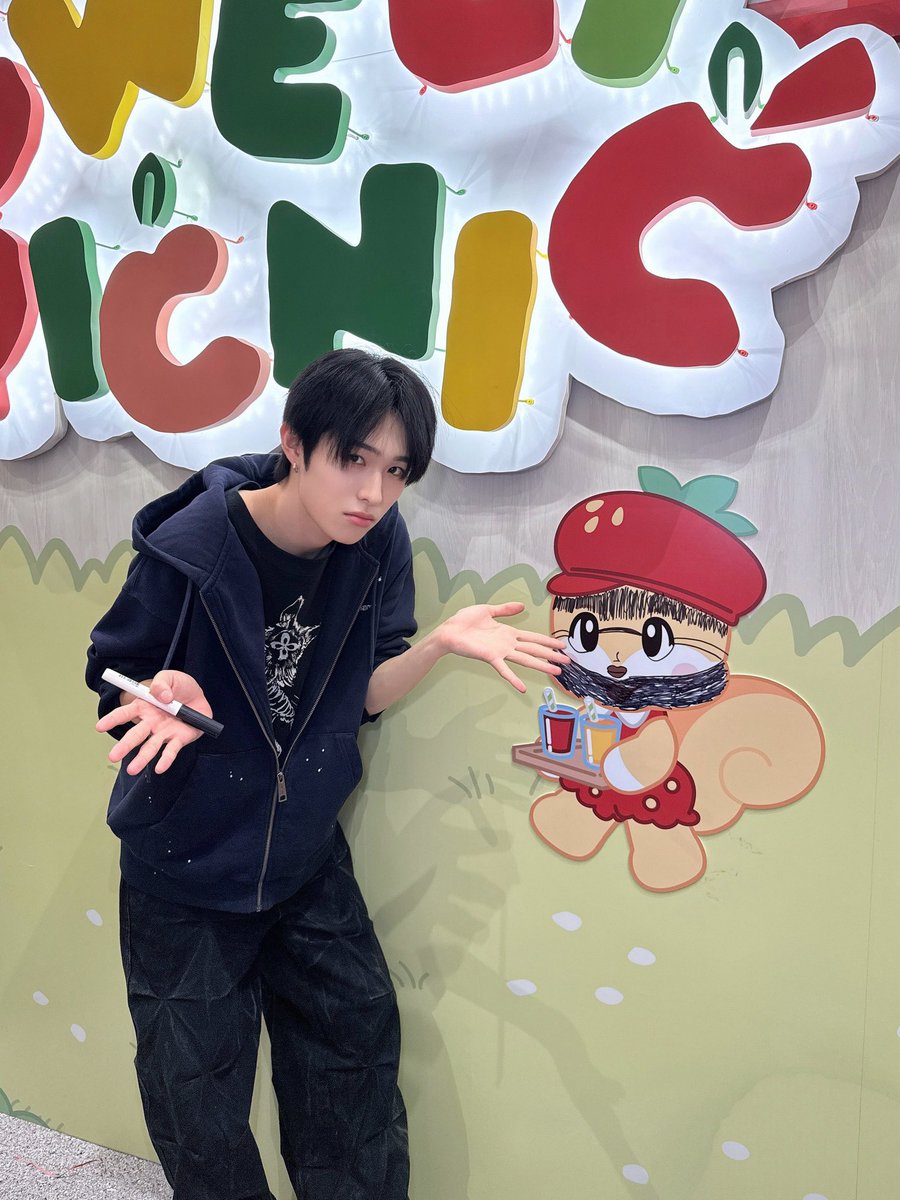 tempo90n's tweet photo. このかわいい🐿️の表情を引き出してくれた
モヤ🐧画伯に💯😂💗 https://t.co/G2paAD3Ibr