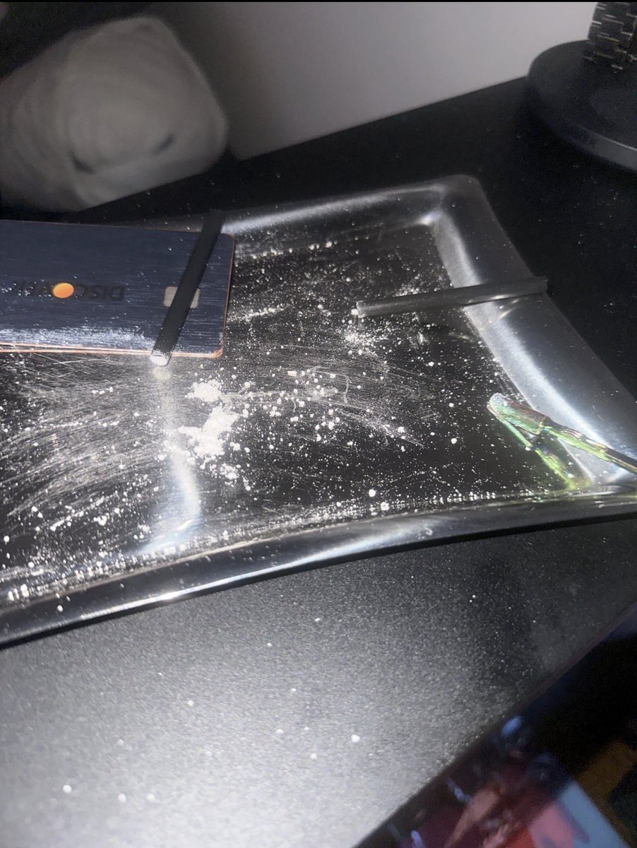 candyhazetrap's tweet photo. What do you do?

What do you do with both nostrils are no longer able to partake.anymore ?
#coke #drugtwt #coketwt #drug https://t.co/x1wyPkz2de