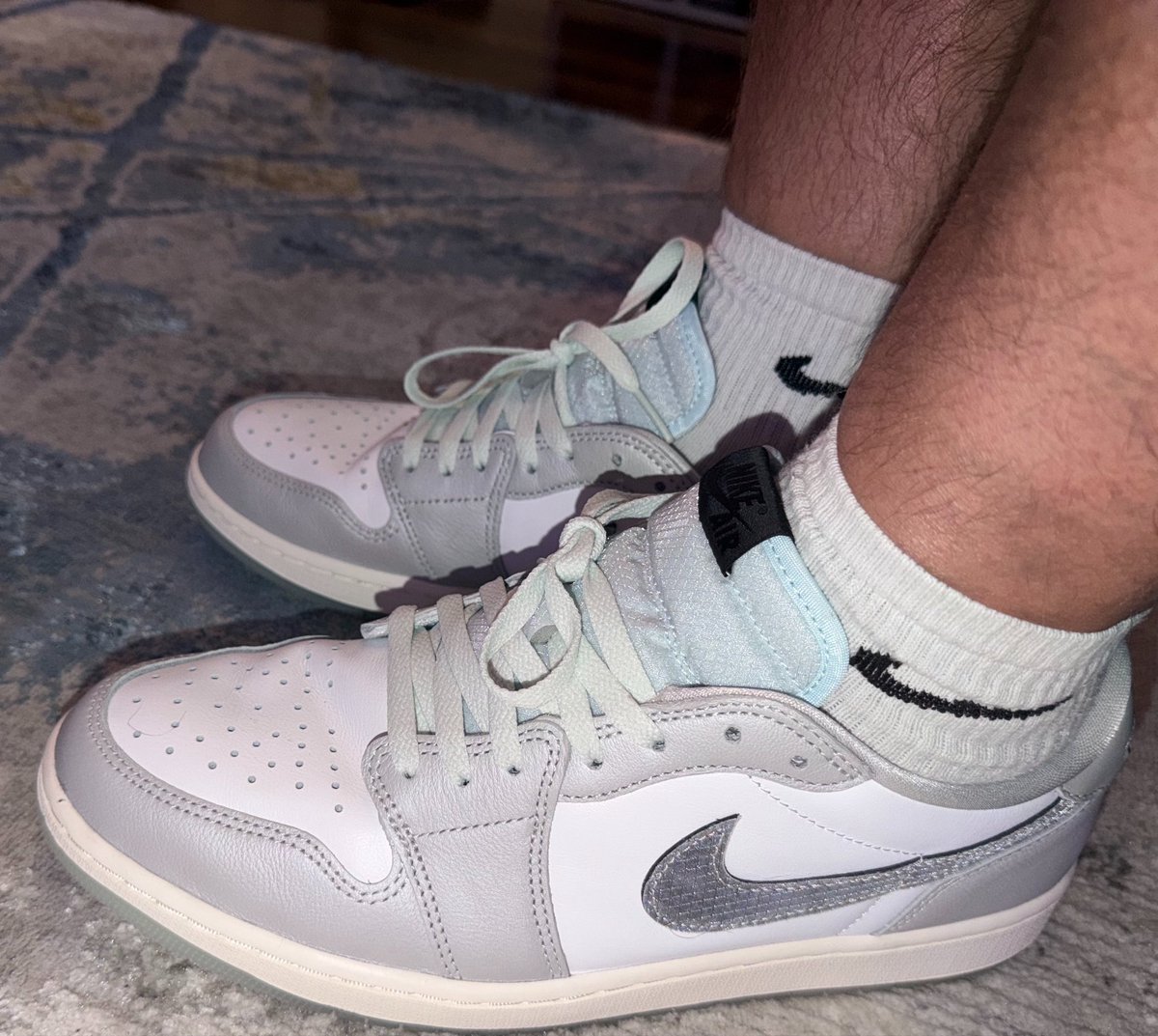 JsNDunks's tweet photo. Jordan 1 Low Year of the Snake https://t.co/seRcHWCjo2
