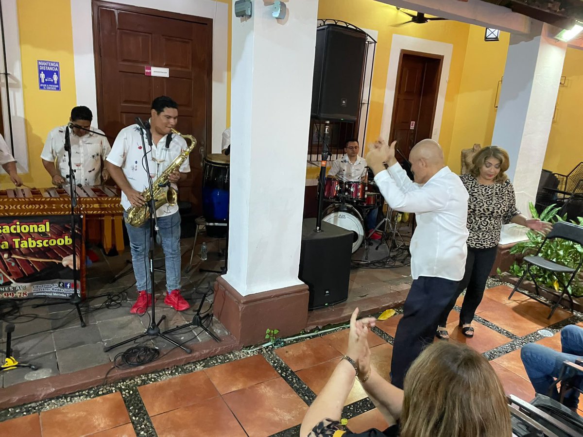 Isset_Tab's tweet photo. La Verbena ISSET se llenó de ritmo, alegría y tradición con la extraordinaria presentación de la Sensacional Marimba Tabscoob.

🎶 Al compás de sus vibrantes melodías, las y los asistentes cantaron, bailaron y disfrutaron de una velada llena de sabor. https://t.co/XdJATXygO5