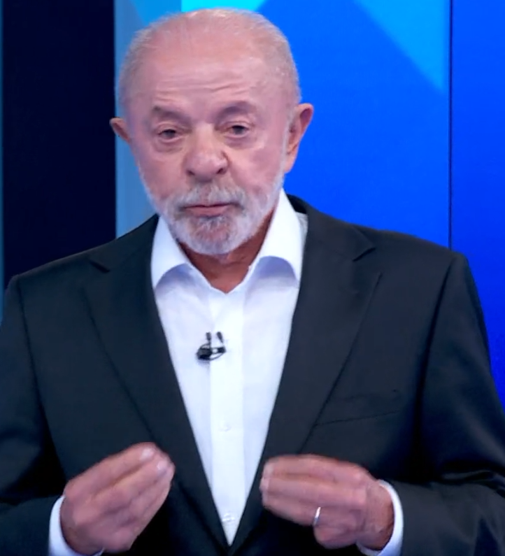 poptime's tweet photo. Lula: "A mãe de uma menina chamada Ana Clara está assistindo vendo você falando de segurança, mas ela e eu e o Brasil gostaríamos de saber: por que um senador da República defendeu um policial que deu um tiro de fuzil em uma menina de 5 anos? Explica, que segurança é essa?" https://t.co/gb2AKRkm0g