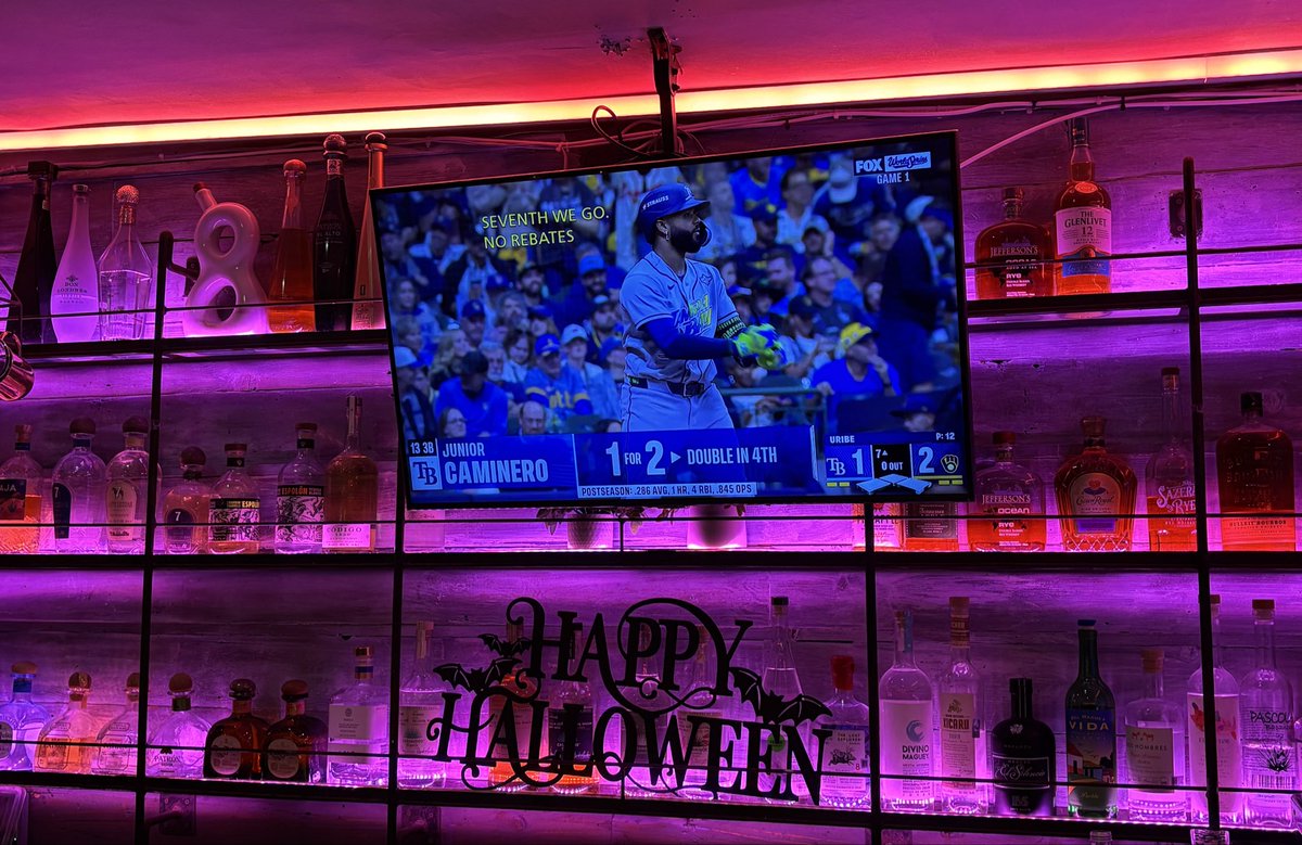 USCOracle's tweet photo. Man, this is so good for baseball. Can’t get enough of how real of a fan I am &amp; how much I genuinely love baseball for watching the People’s World Series. Yes, proper noun, because I’ve decided to officially name it. https://t.co/X7cL1rcewJ