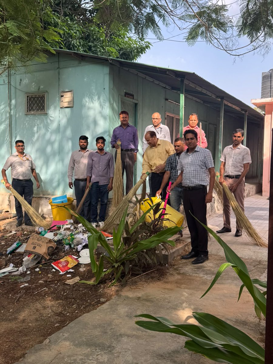 DefenceAccounts's tweet photo. Office of the IFA (South-Western Command) @SWComd_IA undertakes office-wide cleanliness drive under the #SpecialCampaign6 

@DARPG_GoI @SwachhBharatGov @PIBJaipur @PRODefRjsthn https://t.co/rEBF9uS6x1
