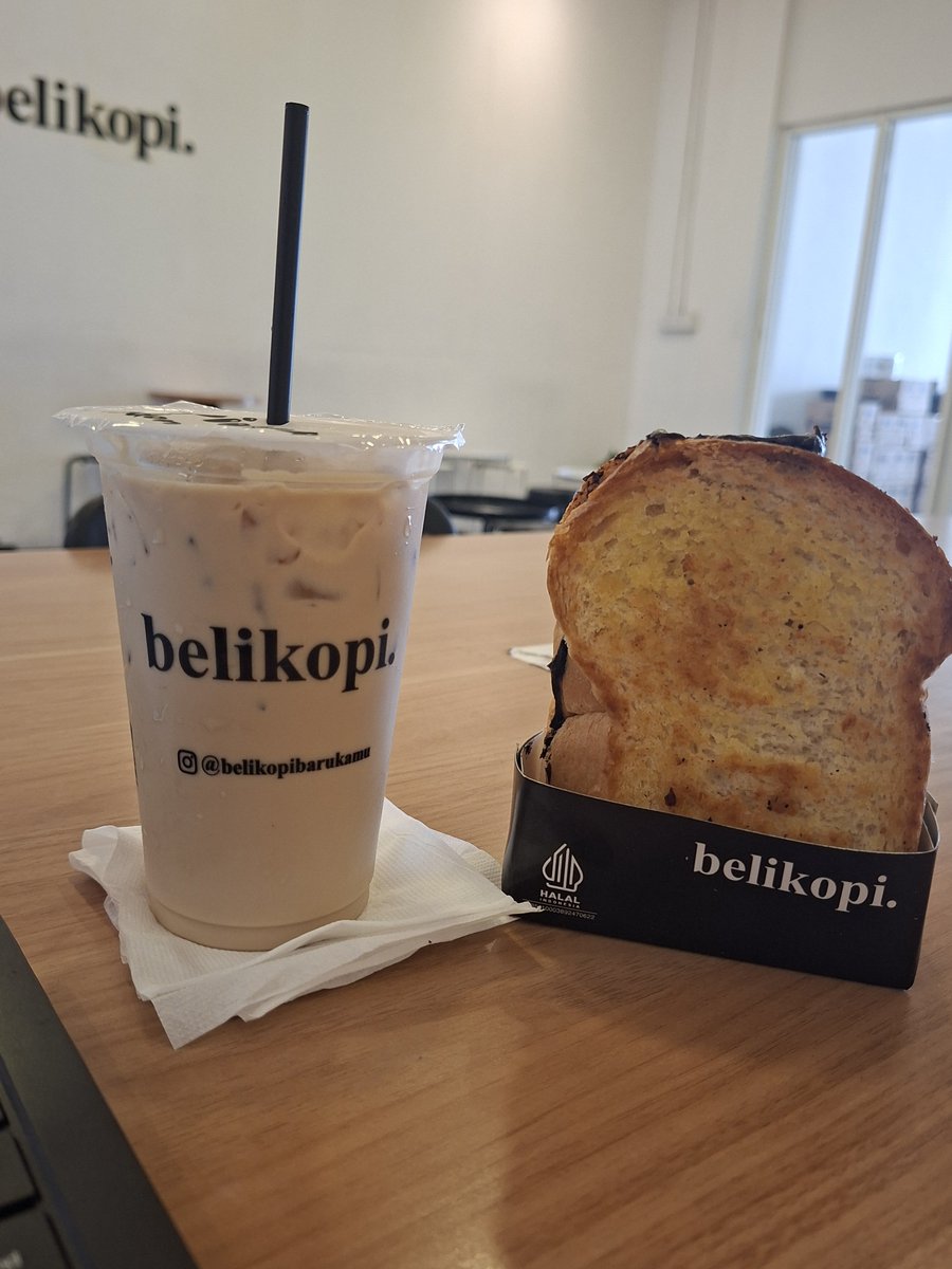 Writeaprose's tweet photo. Menjadi pengunjung pertama di belikopi hari ini (sepi guys). https://t.co/lezyC76YXn
