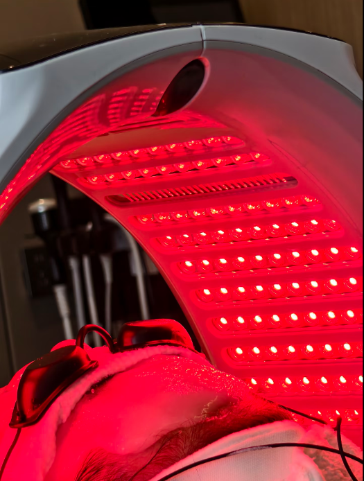 Rebecca75321's tweet photo. ✨ Red light therapy adds a touch of technology to your skincare routine, helping you care for your skin and glow with confidence. ❤️ https://t.co/hyQOvg8IzU