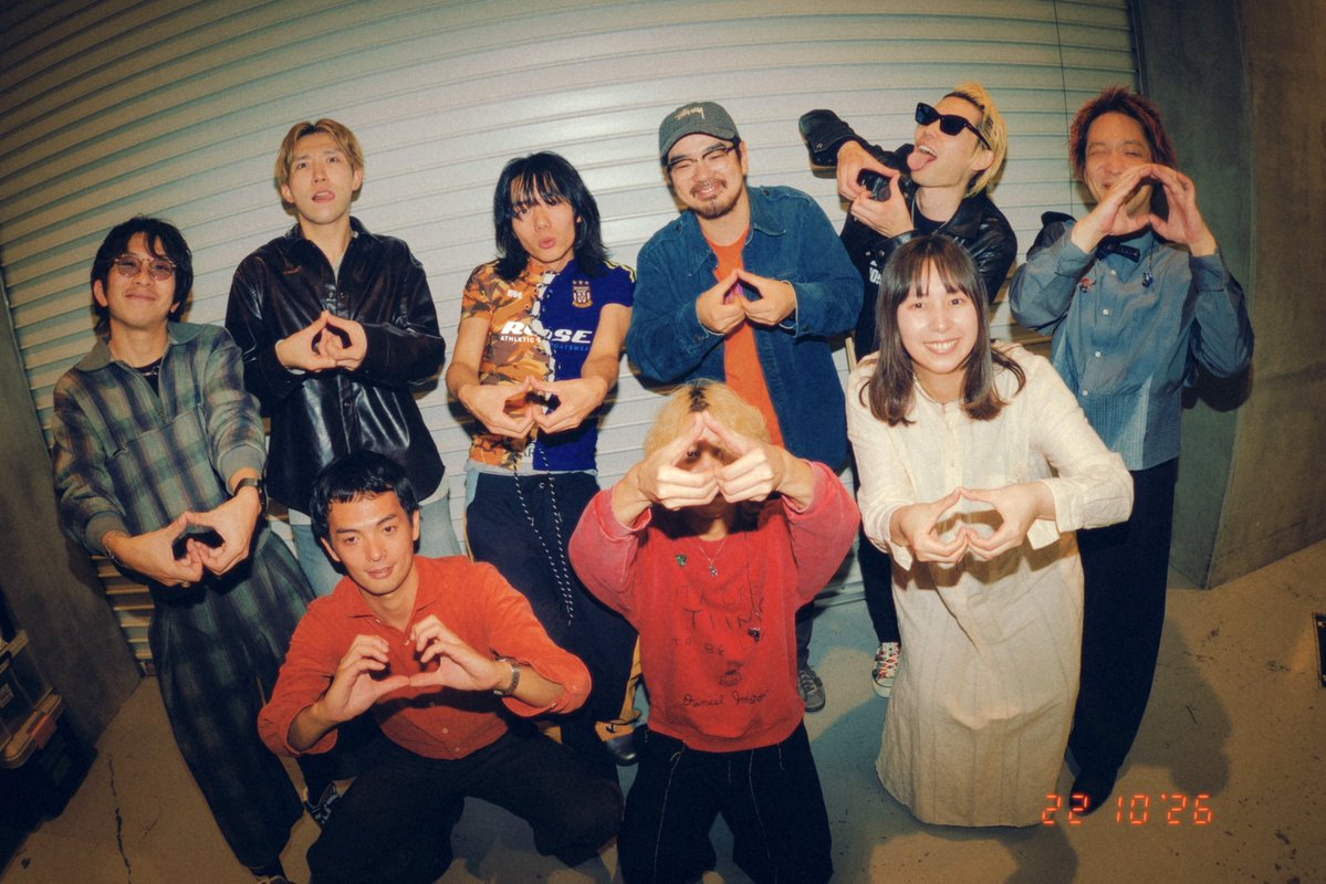 go_go_vanillas's tweet photo. 2026.10.22
KT Zepp Yokohama＜DAY2＞

go!go!vanillas presents
「ぼくらのタイマン上等ツアー」

w：MONO NO AWARE

念願の初対バン！
音楽と縁で結びついた新たな絆に感謝を込めて！

また必ずやりましょう！！

#ぼくらのタイマン上等ツアー https://t.co/wjXNKCkrgK