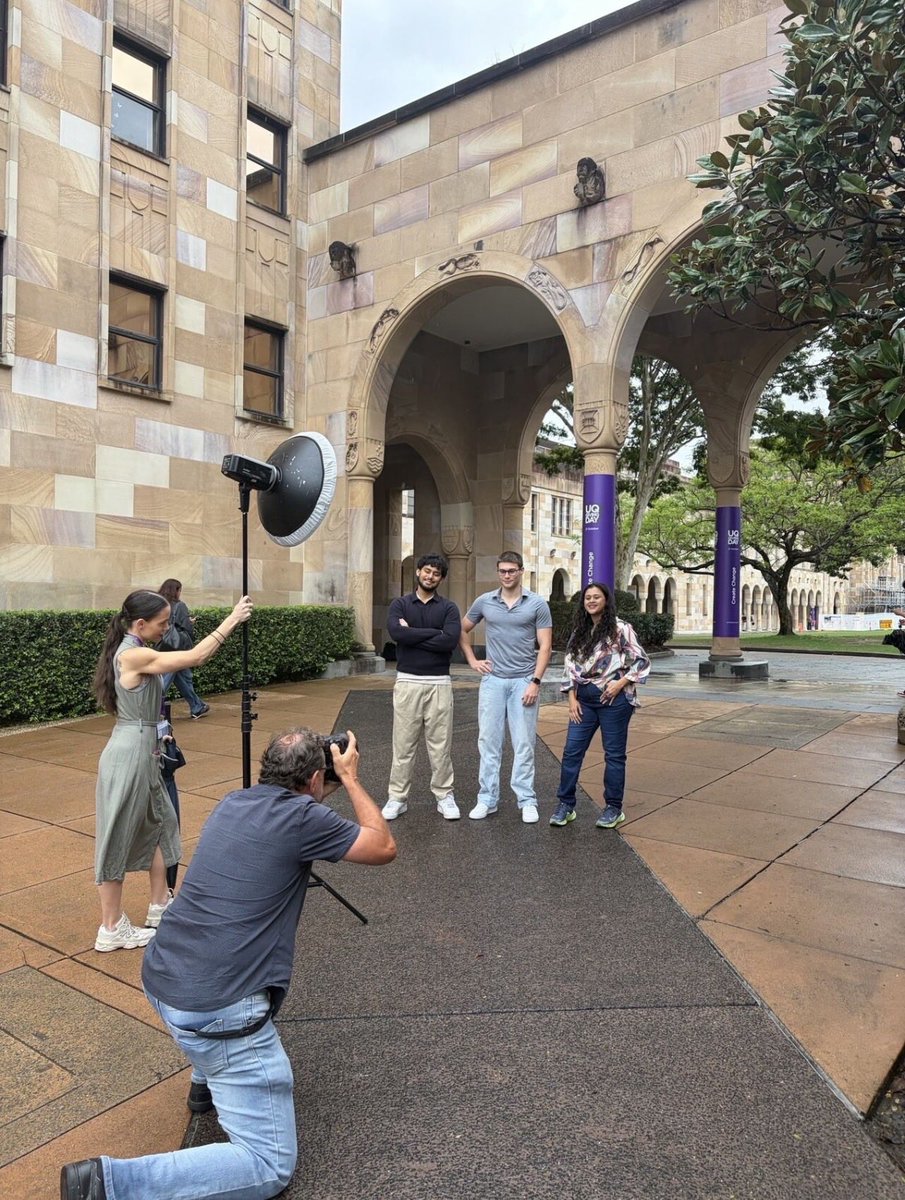 Raychi85's tweet photo. New job things… my soul is tired as I hate being the newbie at anything. The best part of the week was when an international student stopped in his tracks while I was holding the light stand to say “big muscles!” and give me a thumbs up. 😂🫣 https://t.co/Nim1TWsDAb