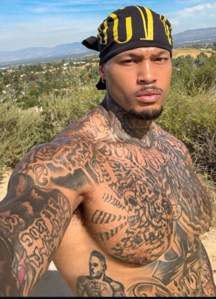 showoffphantom's tweet photo. Out and About. 💪🏾🔥 https://t.co/pochteqObC