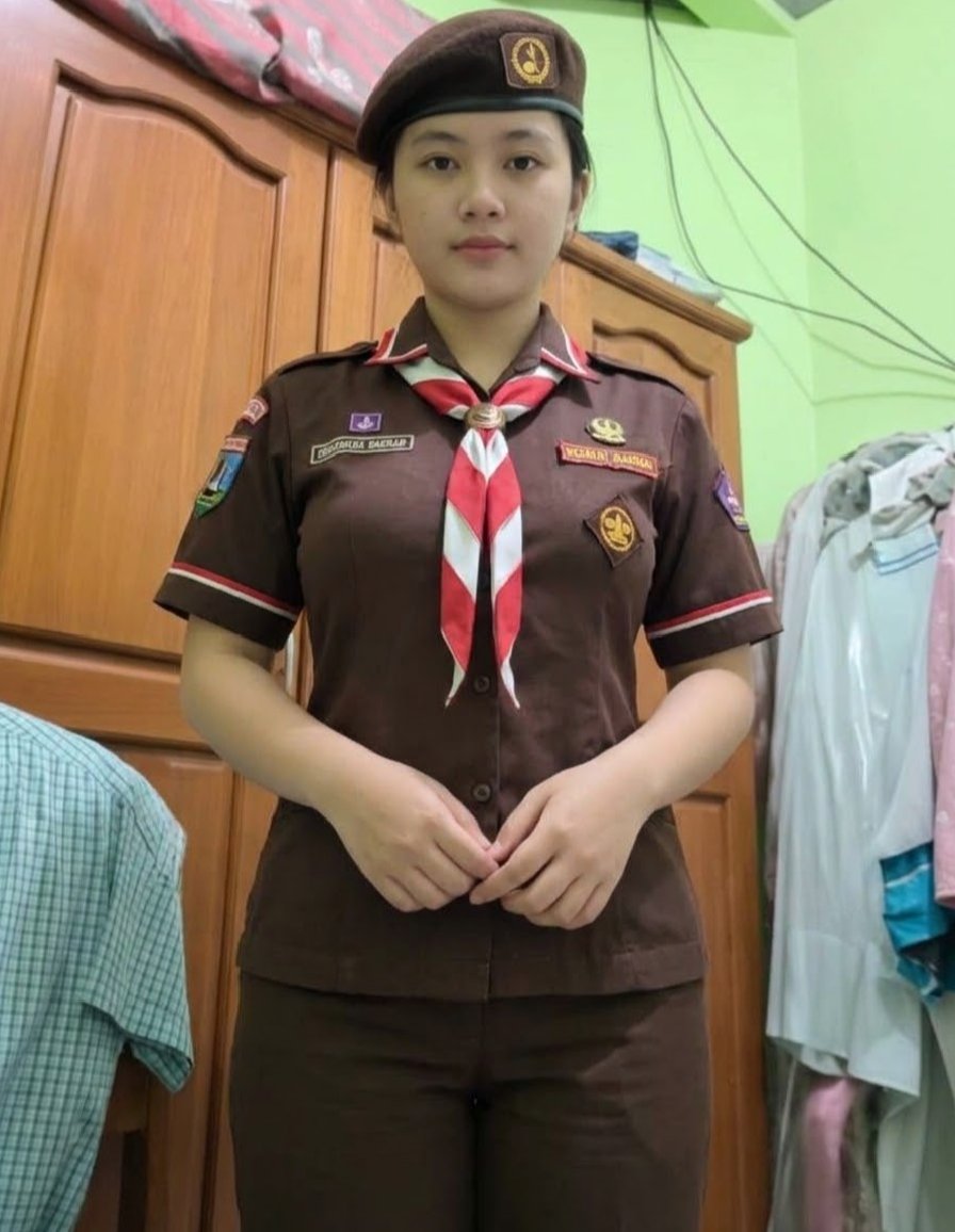 nowgiwin's tweet photo. Sebelum berangkat cek outfit 
https://t.co/2mC44eSQQd https://t.co/K0VORtEgyn