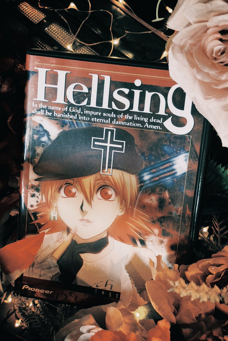 Ran404notfound's tweet photo. † Not Quite Human,
Not Quite Dead. †
#セラス
#hellsing https://t.co/bWjdrB37BX
