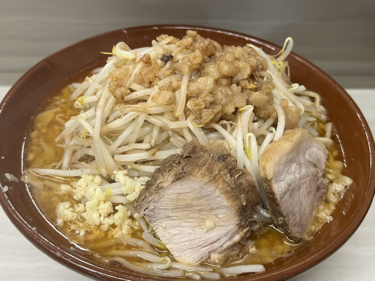 ramen_freetime's tweet photo. 歴史を刻め 下新庄本店
800g 炎のラーメン ニンニク少なめ 野菜マシ 卵

仕事で平日ラーメン食べれないストレスを解消しに歴史本店に😋ラーメンが枯渇した身体に染み渡る😍
旨さの原点と思える味わいに心踊り, 程よい辛さが胃袋を刺激してみるみる麺が無くなっていく😆ストレス解消で心晴れ晴れです☺️ https://t.co/RwramwFrFp