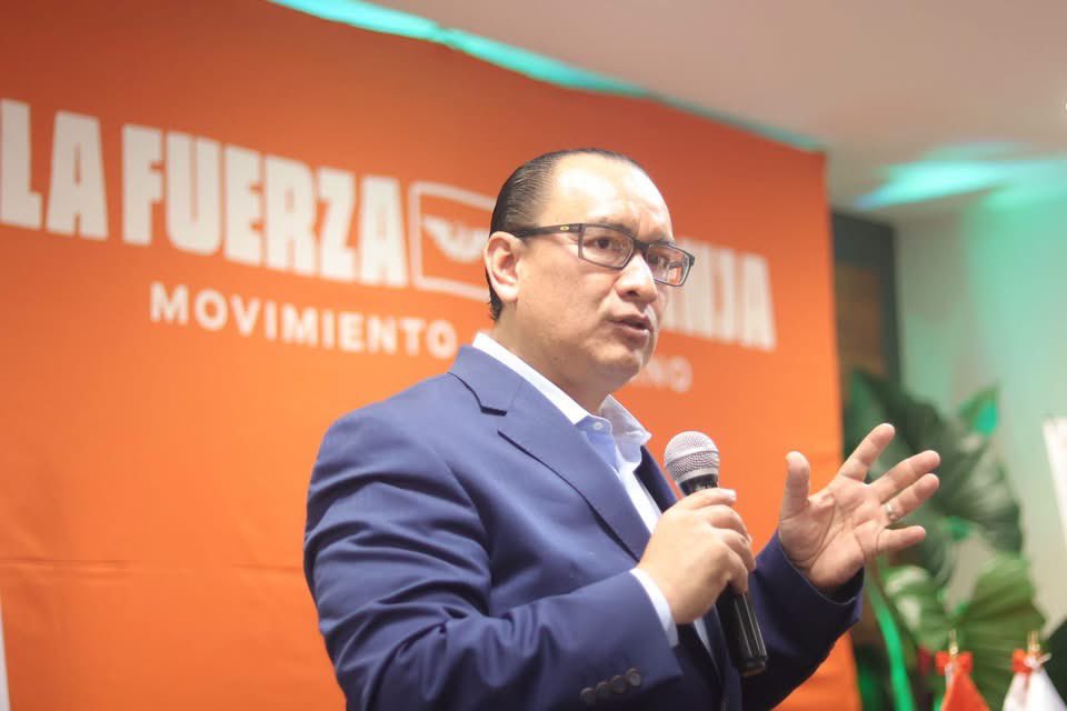 DanielGOaxaca's tweet photo. Presentes en el diplomado #CiudadaníaYDemocracia, junto a quienes defenderán la voluntad de las y los oaxaqueños. 
Nuestro reconocimiento al Mtro. Jesús Cervantes Ramírez por su ponencia.
En @MovCiudadanoMX nos capacitamos para construir el #OaxacaNuevo que merecemos ✊🇲🇽 https://t.co/o8YFwzkCrj