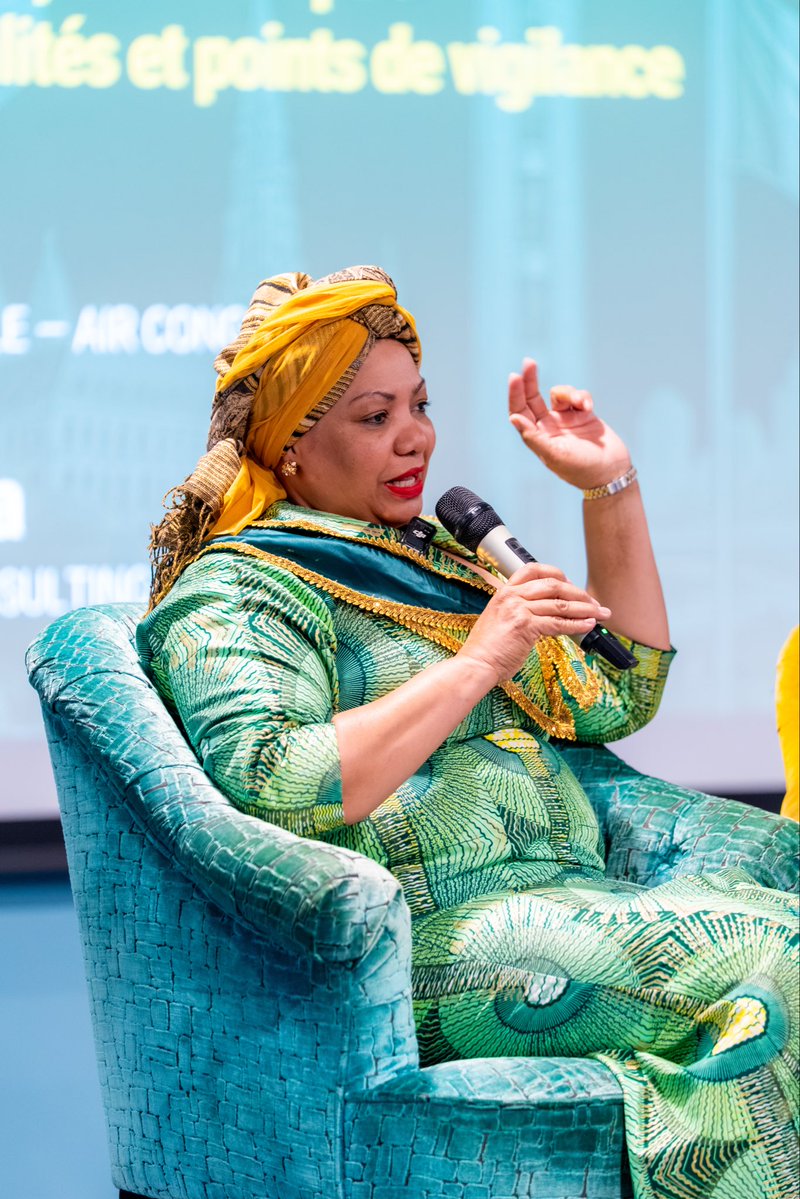 EtecBel's tweet photo. L’investissement en #RDC passe aussi par la capacité à s’y rendre de manière fiable et régulière.

Lors de #CAPRDC, Madame Cecile Serao, directrice commerciale d’@Air_Congo_, a rappelé que la compagnie nationale n’est pas uniquement destinée aux Congolais résidant au pays, mais également à la #diaspora et aux étrangers.

L’aviation joue ici un rôle central : Air Congo rend possibles les allers-retours entre l’Europe et la RDC, mais aussi entre les différentes villes du pays. Compagnie encore récente, elle a pour ambition d’être une référence en matière de #sécurité et de #fiabilité.

Dans son désir d’encourager les allers-retours et les projets d’investissement en RDC, #AirCongo, partenaire de cette édition, a offert un surclassement à destination de la RDC à l’un de nos participants.

Nous remercions Madame Cecile Serao et l’ensemble d’@Air_Congo_ pour leur participation.

#InvestirEnRDC #entreprenariat #investissement #BelgiqueRDC #EuropeAfrique #ETECBEL