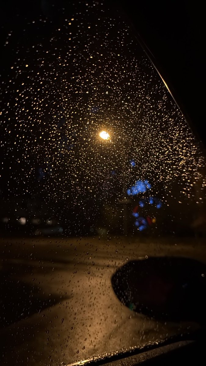 RyanVOfficial's tweet photo. Rain on the window, quiet streets. Anyone else find this kind of weather peaceful? https://t.co/ffVAE1MOAh