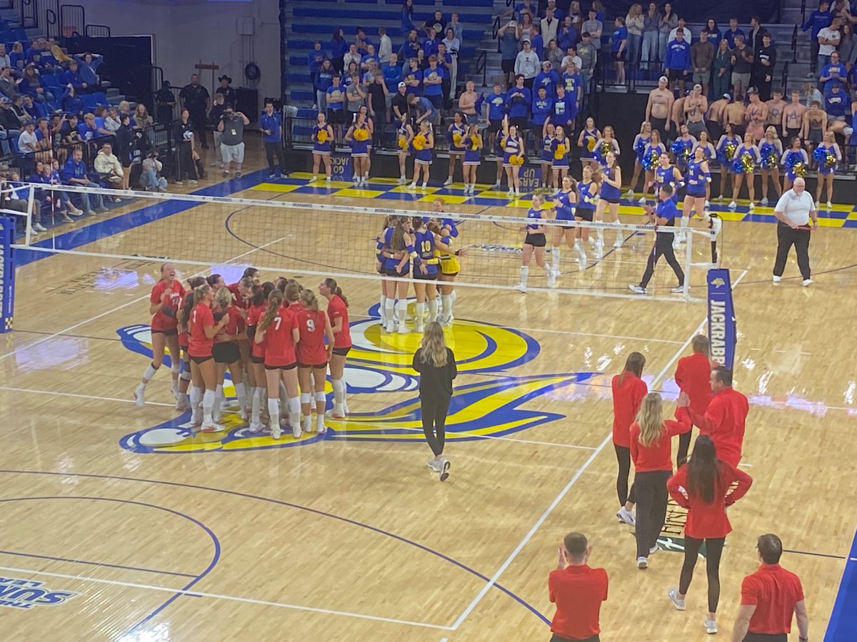SummitVBFan's tweet photo. Both teams deserve a standing ovation after this match. Thank you South Dakota and South Dakota State for an amazing night of volleyball. That was intense. Coyotes win 3-2. https://t.co/BItwrV7BAS