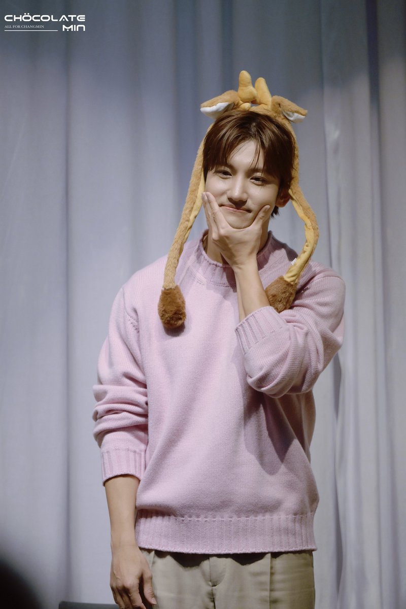 Chocolatemin_88's tweet photo. 261023 Yes24 사인회

How can he be so impossibly cute？！👀

#MAXCHANGMIN #최강창민
#AllOfMyLife  #チャンミン #MAX #심창민  #MAXCHANGMIN_AllOfMyLife
#TVXQ #동방신기 #東方神起 https://t.co/arAaHMFRbx