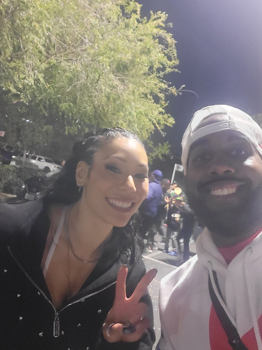 CeDD_SAYS's tweet photo. Congrats to the new tag champ @MiaYim #SmackDown https://t.co/vXhXGVYs4z