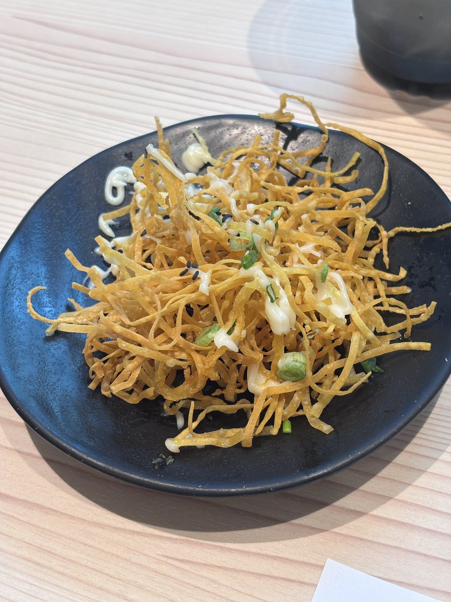 viewwrs's tweet photo. ร้านโปรดเลย เวลาเดินสยามแล้วไม่รู้จะกินไร ชอบไปกิน Kofuku เหมือนกันค่ะ อาหารเซทจัดใหญ่ อร่อยในราคาประหยัด เซทละประมาน200ได้ ละอิ่มจริง ชอบเกี๊ยวฝอยๆทอดที่ร้านเสิร์ฟให้ทุกโต๊ะ กินเพลินจริง https://t.co/ckgDrRKFAh