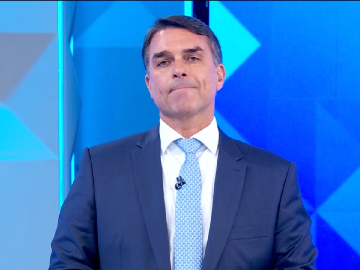 DataFutebol's tweet photo. 🚨🇧🇷 FIM DO DEBATE PRESIDENCIAL 

Na sua opinião, quem foi melhor? https://t.co/MFxMg4UWRL