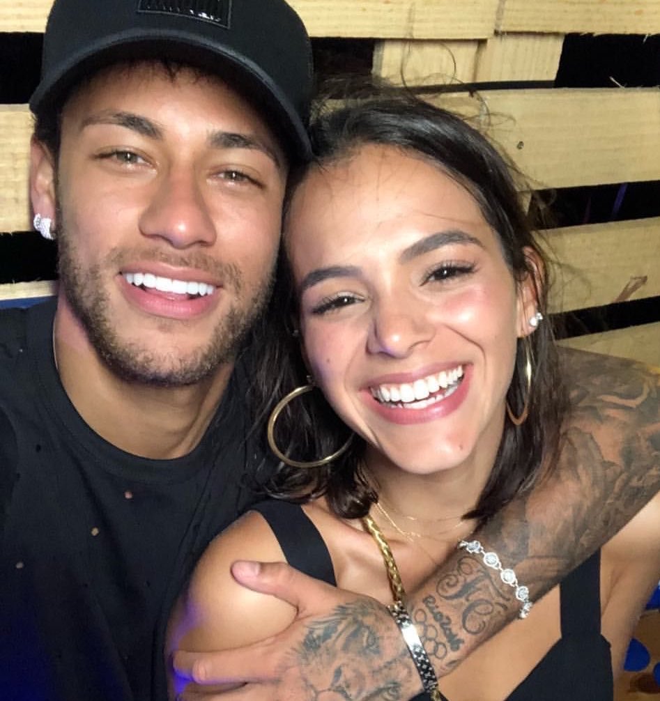 PortalBabados's tweet photo. 🚨NÃO SUPERA NUNCA! Neymar comentou em vídeo de famosos, incluindo Bruna Marquezine declarando apoio a Lula: “Dito isto… 22 😂🇧🇷” https://t.co/EtwxHLL9nA