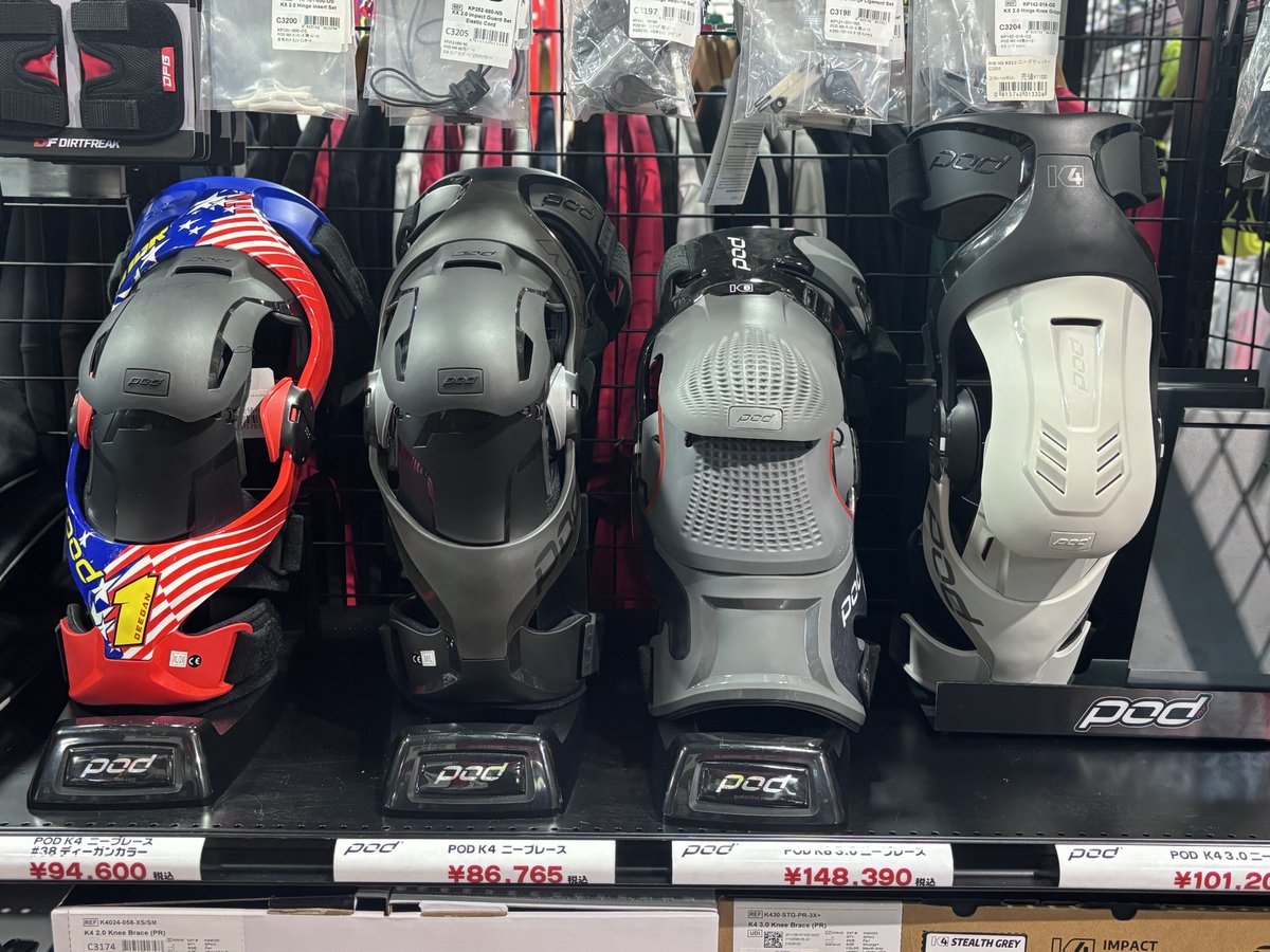 Dirtbikeplus's tweet photo. 👻気まぐれいちこの特別企画👻
【期間限定ハロウィンセール】
↓第三弾↓
PODニーブレースペアがなんと一万円引き🤡✨

みんなの膝を守りたい✊
お得に安心をGETしちゃいましょ～～～！ https://t.co/OWQ7vS9IbX