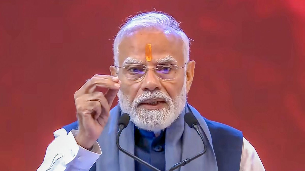 IndianTechGuide's tweet photo. 🚨 “I have to keep reminding you all of this again and again that tax has been exempted on income up to ₹12 lakh for the middle class.” 

- PM Narendra Modi. https://t.co/8lzg55oPnB